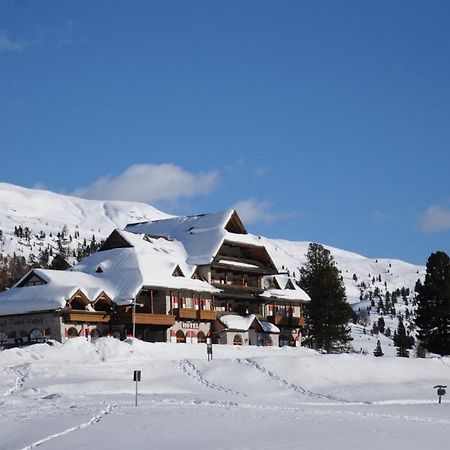 Hohe Gaisl Hotel Braies  Exterior foto