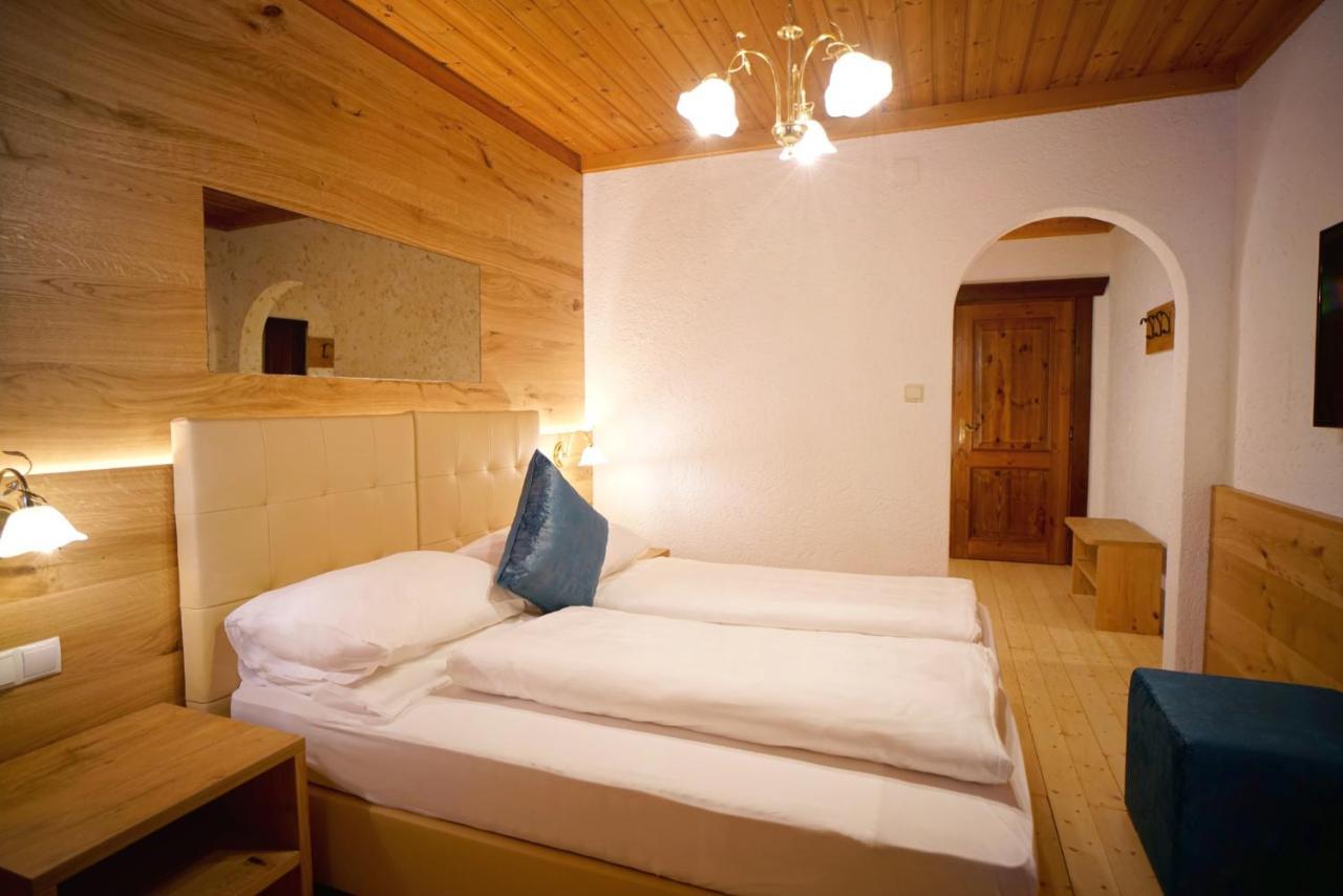 Hohe Gaisl Hotel Braies  Quarto foto